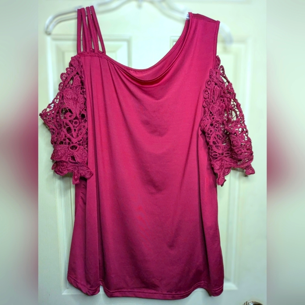 NWOT • XL Emery Rose Maroon Laced Split Shoulder Short Sleeve